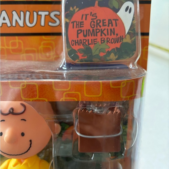 NWT! Memory Lane Peanuts "It's the Great Pumpkin" Charlie Brown Figurine - Picture 3 of 6